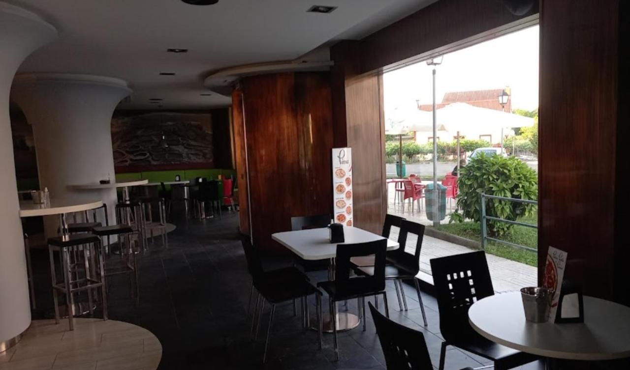 Albergue Cafeteria Rio Sar 帕德隆 外观 照片